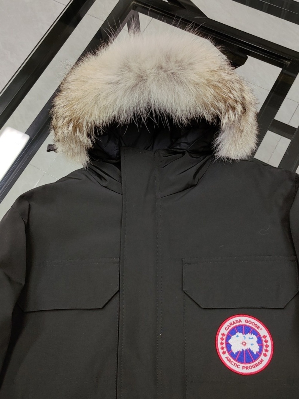 Canada Goose Men's Coat，Very comfortable to wear - Picture 3 of 5